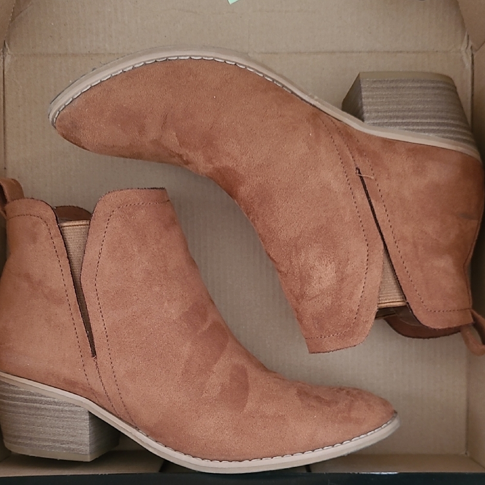 American Eagle Outfitters Brown Ankle Booties, Suade Leather